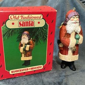 VINTAGE HALLMARK KEEPSAKE SANTA ORNAMENT. W BOX 1986